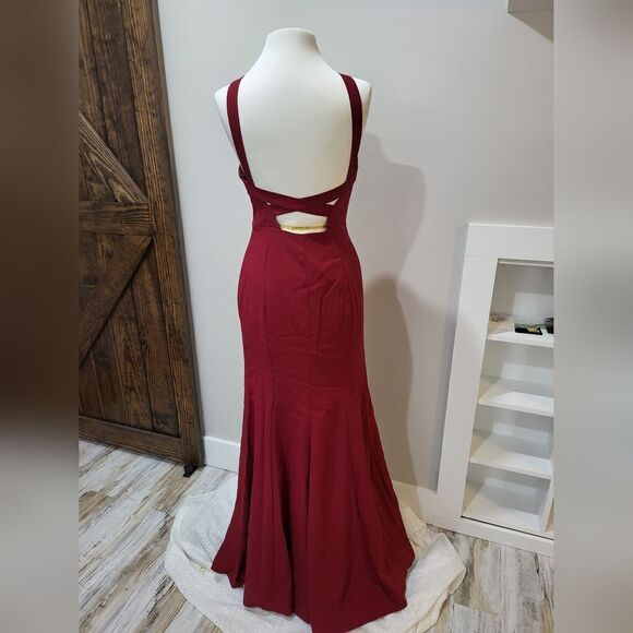 Dessy Collection High-Neck Backless Crepe Trumpet Gown 3039 NWOT size 4 burgandy - Picture 4 of 6